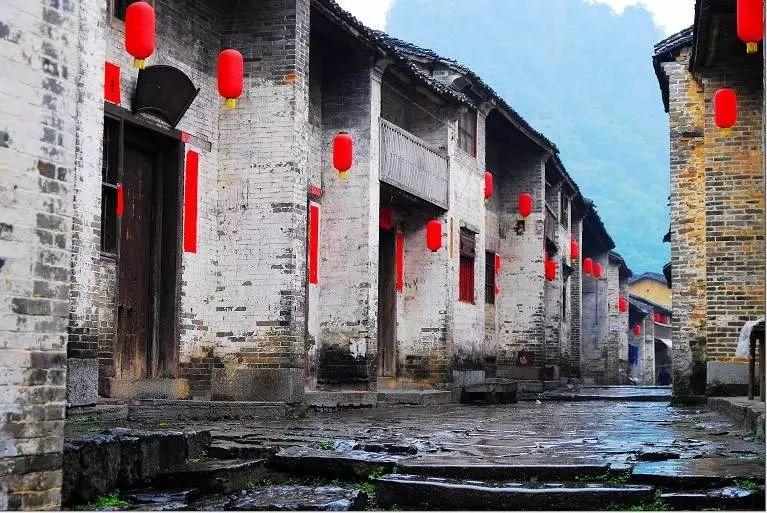 颜强：中场每场都被动就是不调整，边后卫缺人还是中场不可信赖？